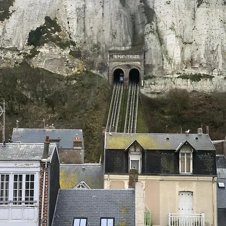 Le Phare, Grand Appartement Face Mer Le Treport Exterior photo