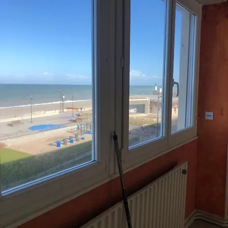 Le Phare, Grand Appartement Face Mer Le Treport Exterior photo