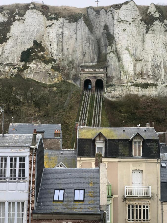 Le Phare, Grand Face